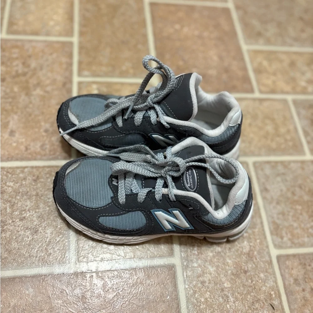 FLAWED New Balance 2002R Gray/ Blue Sneakers Kids Size 1 Little Kid